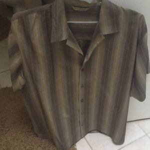 Bundle of 5 Tommy Bahama shirts.